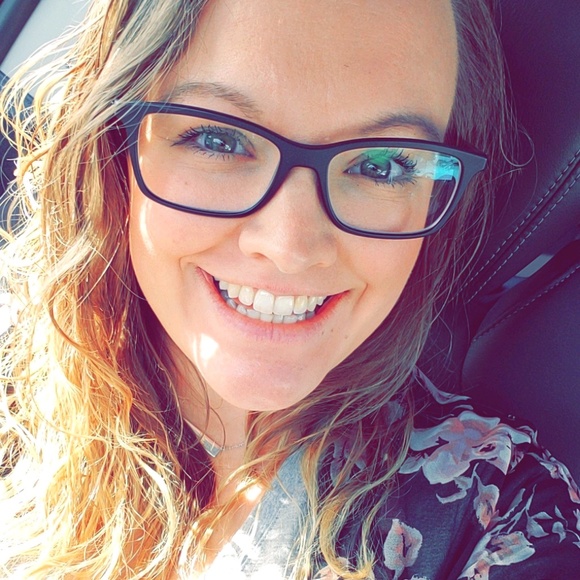 Meet your Posher, Jessica - Picture 1 of 1